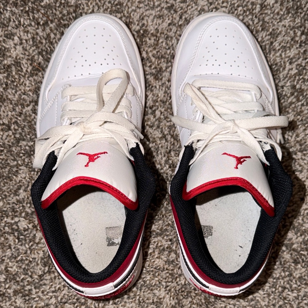 Nike Air Jordan 1 Low Men’s 7.5 Red Black White - Picture 11 of 13